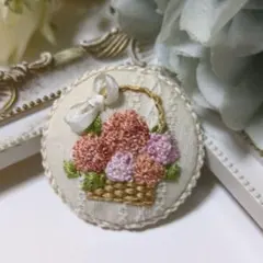 くるみボタン刺繍　ブローチ　あじさい