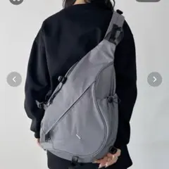 ワンポイントボディバッグ/ユニセックス メッセンジャーバッグ CLEA グレー