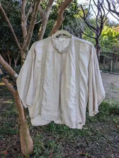 a+koloni うすいカーキ色のブラウス　フリーサイズ　アラクリティコロニー