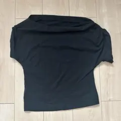 オフショルダー 黒 半袖Tシャツ