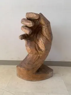 チェーンソー木彫りアート、右手
