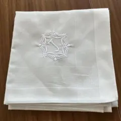 バーニーズニューヨーク ハンカチ ホワイト J刺繍のサムネイル