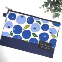 4828✿20cmフラットポーチ✿カードポケット付き✿北欧ベリー柄ネイビー