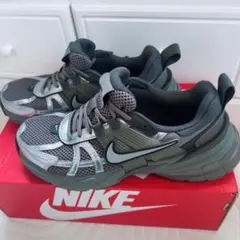 【美品】Nike V2K RUN 24cmウィメンズ ブラウン グレー