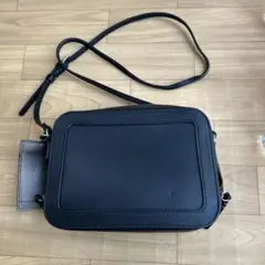 【niko and‥】ブラック ショルダーバッグ シンプルデザイン 箱型