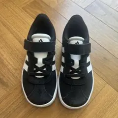 adidas ブラック/ホワイト スニーカー