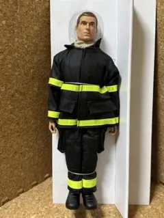 ホットトイズ　1/6スケール消防士フィギュア 酸素ボンベ付き ホットトイズ 1/6スケール消防士フィギュア 酸素ボンベ付き - メルカリ