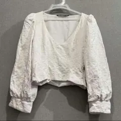 ZARA クロップド丈 パフスリーブ トップス ホワイト Mサイズのサムネイル