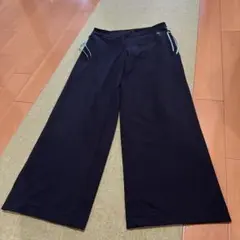 adidas 黒 ワイドパンツ