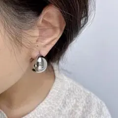 シルバー　ティアドロップ　ピアス　軽量　ぷっくり　可愛い　韓国　シンプル