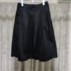 UNIQLO ブラック フレアスカート ひざ丈