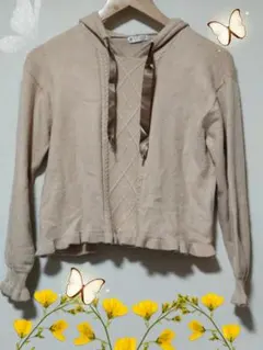 axes femme フード付きニトパーカー ベージュ リボン ケーブル編み