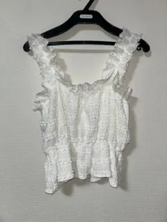 フリル付きホワイトキャミソール