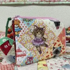 L字ファスナーポーチ❣️コンパクトミニ財布❣️真っ赤ないちごマスコット付❤️新柄♪