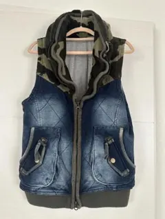 デニムブルー・迷彩フード付きベスト