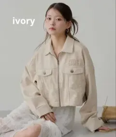 chico胸ロゴショート丈スエードジップブルゾン アイボリー