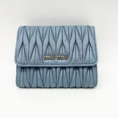 miu miu マテラッセ 二つ折り財布 レザー スカイブルーのサムネイル