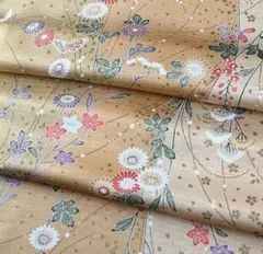 2617☆正絹☆優しい色合いの花蝶文☆金彩☆ハギレ　37×170