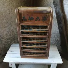 木製ガラス扉キャビネット 印鑑棚 - メルカリ