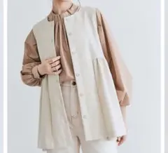 ベージュノースリーブ　ベスト　ジレ