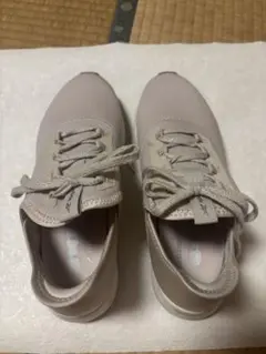 リーボック ベージュ スニーカー