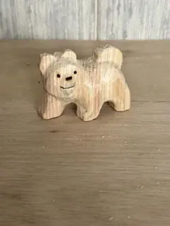 手彫り木製こっちを見てる犬置物