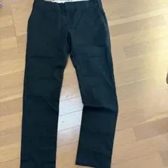 黒 チノパン