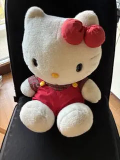 ハローキティ 大きめぬいぐるみ 赤いオーバーオール