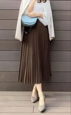 プリーツロングスカート