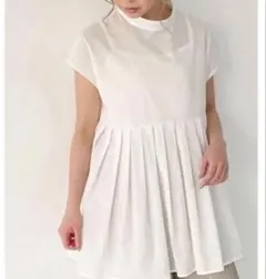 新品 ジュノア　半袖　キャミソール付き切り替えプリーツフレンチスリーブブラウスのサムネイル