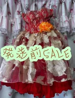 赤・金のフラワーレースドレス