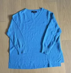 UNTITLED 青 Vネックセーター サイズ2