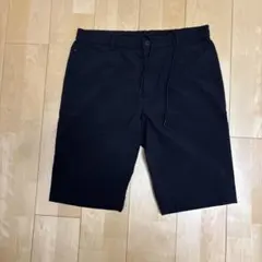 UNIQLO x Theory ブラックショートパンツ
