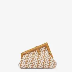新品 FENDI フェンディ ファースト スモール クラッチバッグ