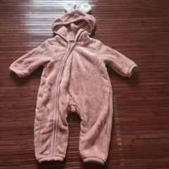 ウサギ耳付きフリースロンパース