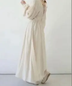 slurr シャーリングバックリボンフレアワンピース エクリュ 淡色 美品