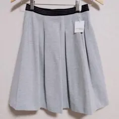 【新品未使用タグ付き】ユニバーバルミューズ 膝丈スカート 無地 グレーのサムネイル