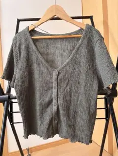 GU オリーブグリーン テクスチャー クロップド カーディガン