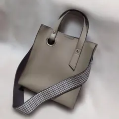 ベージュ合成皮革 ショルダーバッグ