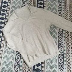 ユニクロ　Vネックニット 長袖 ホワイトベージュ系