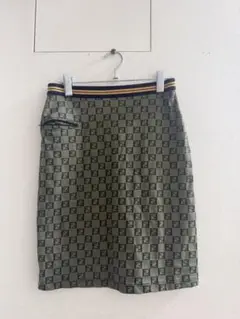 【美品】FENDI タイトスカート 黒・金 ロゴパターン 2025年最新】FENDI フェンディ スカートの人気アイテム - メルカリ