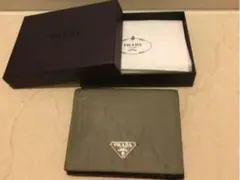 プラダ財布●折りたたみ財布
