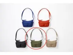 【新品未開封】UNIQLO25GW ノベルティオリーブグリーンサコッシュ