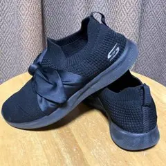 SKECHERS ブラック リボン付きスニーカー　23.5cm
