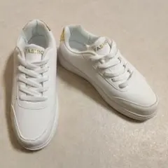 ホワイト軽量スニーカー ゴールドアクセント