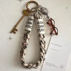 89✴︎ キーホルダー✴︎ じゃらじゃら　バッグチャーム　ストラップ　キーチャーム
