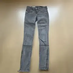 グレー スキニーデニム ジッパーポケット付きのサムネイル
