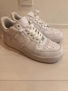 NIKE AIR FORCE 1 ホワイト スニーカー