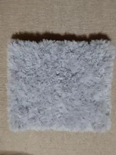 グレーのスヌード (手編み)