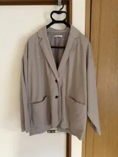 ベージュ テーラードジャケット